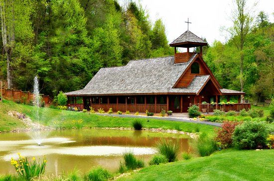 Gatlinburg's Little Log Wedding Chapel